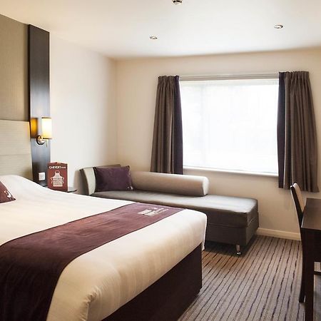 Premier Inn Falkirk - Larbert Екстериор снимка