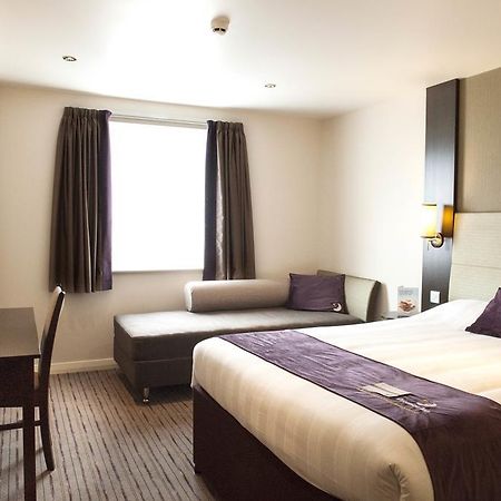 Premier Inn Falkirk - Larbert Екстериор снимка