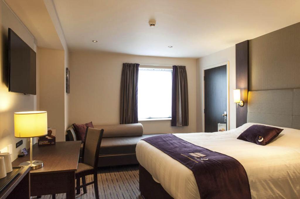 Premier Inn Falkirk - Larbert Екстериор снимка