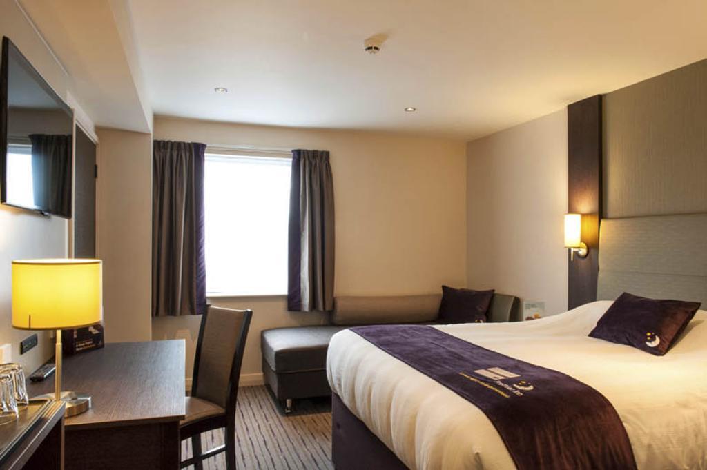 Premier Inn Falkirk - Larbert Екстериор снимка