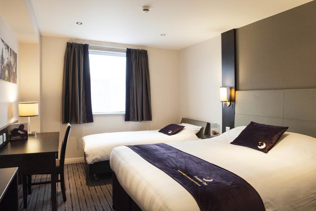 Premier Inn Falkirk - Larbert Екстериор снимка