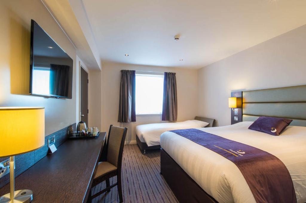 Premier Inn Falkirk - Larbert Екстериор снимка