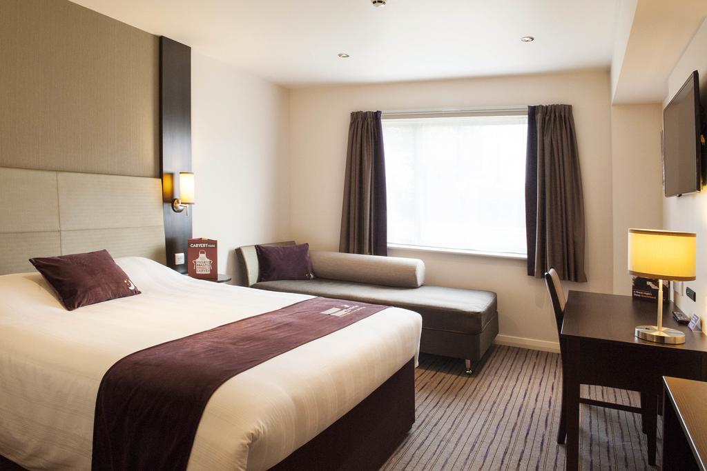 Premier Inn Falkirk - Larbert Екстериор снимка