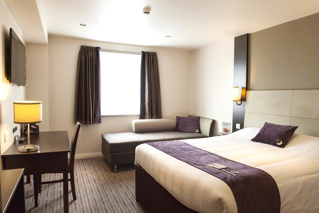 Premier Inn Falkirk - Larbert Екстериор снимка