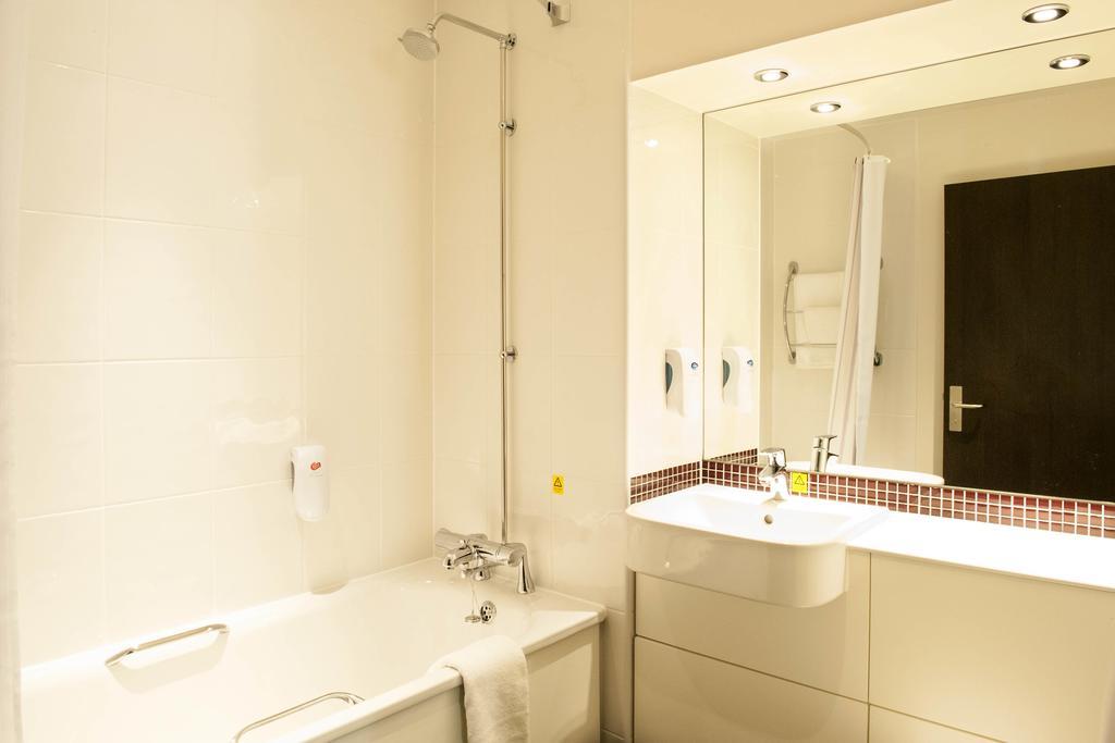 Premier Inn Falkirk - Larbert Екстериор снимка