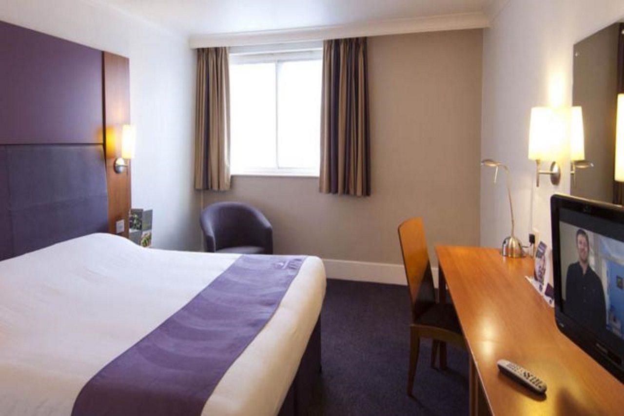 Premier Inn Falkirk - Larbert Екстериор снимка