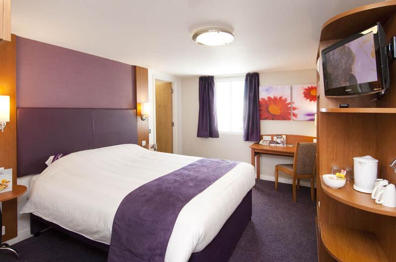 Premier Inn Falkirk - Larbert Екстериор снимка