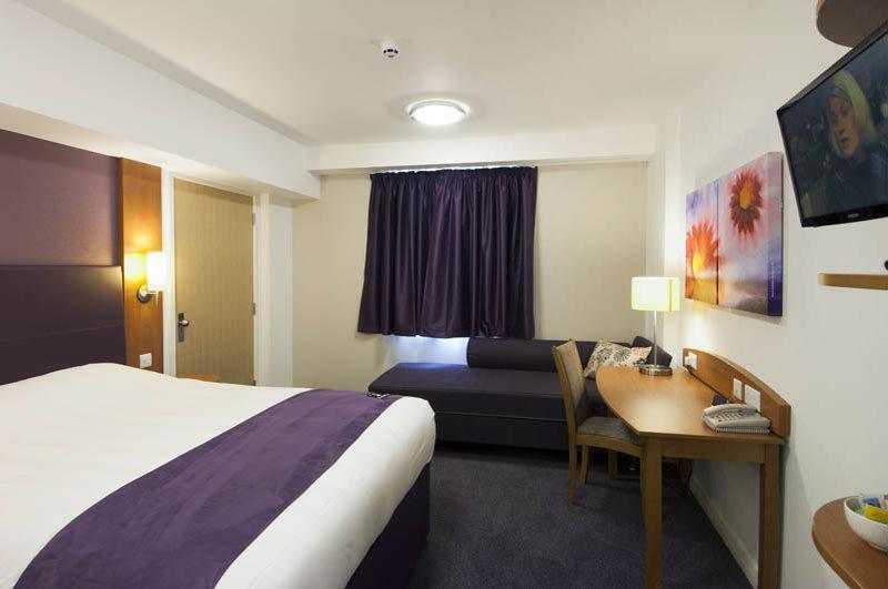Premier Inn Falkirk - Larbert Екстериор снимка